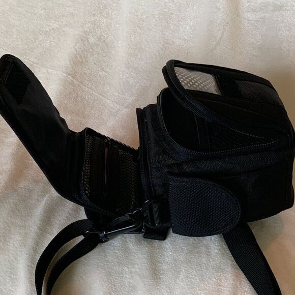 Lowepro Case Edit 100 Black Shoulder StrapsCarrying Camera Camcorder E20 - Picture 4 of 8